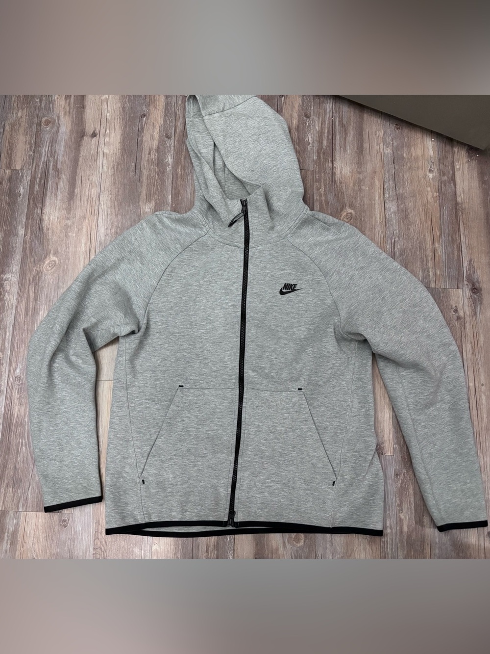 Nike Men’s Light Grey Full-Zip Hooded Jacket